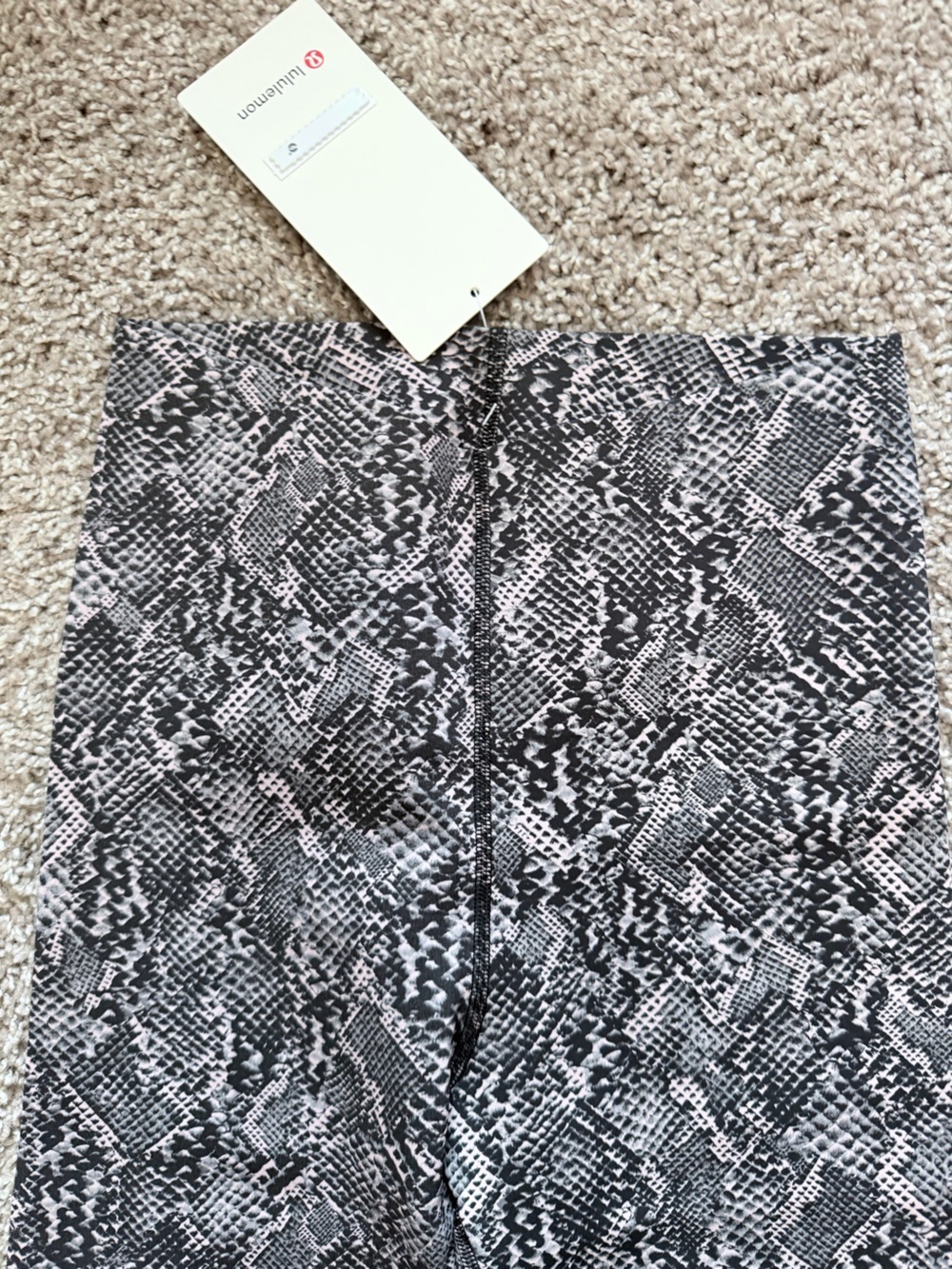 lululemon Glow Up™ Super-High-Rise Tight 28"
Snake Grey Multi size 6 NWT - Picture 8 of 12